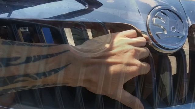 Как снять и разобрать решётку радиатора SKODA HOW TO REMOVE AND DISASSEMBLE THE RADIATOR GRILLE смотреть онлайн