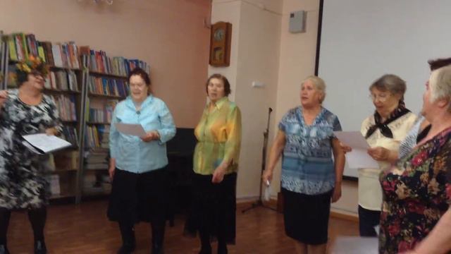 Народный хор "Зоренька поет "Листья желтые"/ www.krasnoturinsk.info смотреть онлайн