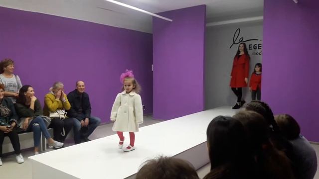 Катя и Настя.Магнитогорск.Показ осенней коллекции.Студия моды Легенда смотреть онлайн