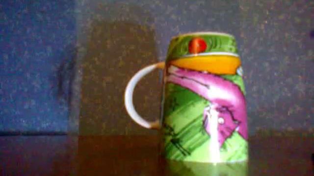 Как перевернуть кружку не разлив воды смотреть онлайн