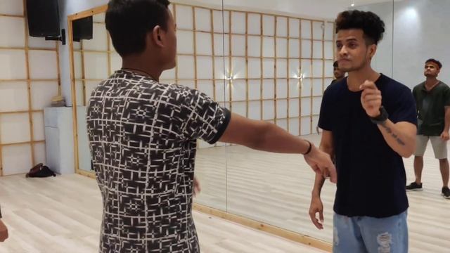 Popping Workshop By Popnflex In B YOU's Dance Academy #b_you #Awez_Darbar