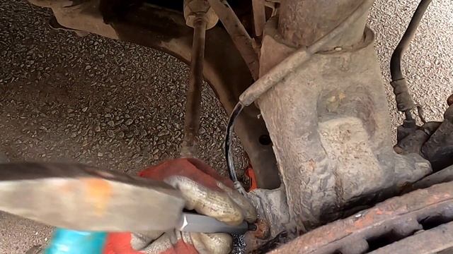 Греть нельзя и нет спец инструм, один из самых простых способов выкрутить болт со слизанными граням смотреть онлайн