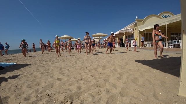 ЗАТОКА! ВЕСЁЛЫЕ ТАНЦЫ. ЗАГОРЕЛЫЕ ПОПКИ... смотреть онлайн