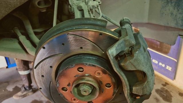 СТАВЬ ТОЛЬКО ЭТИ - ЗАБУДЕШЬ СКРИП! ТЕСТ КОЛОДОК И ДИСКОВ НА LADA VESTA : HI-Q  BREMBO KUROSAI ОТЗЫВ