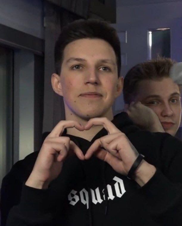 МАЗЕЛЛОВ СМОТРИТ: TIKTOK MEMES 89 SQUAD