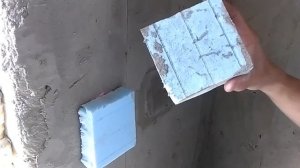 На что лучше клеить полистирол?