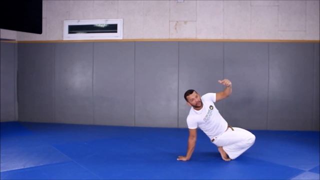 Como fazer o MACACO (capoeira) Acrobacias смотреть онлайн