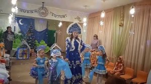 11. Танец Снегурочки и снегурок на Новогоднем утреннике в садике