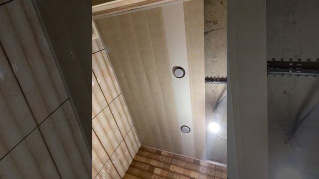 Монтаж алюминиевого подвесного реечного потолка Даймонт Групп. смотреть онлайн