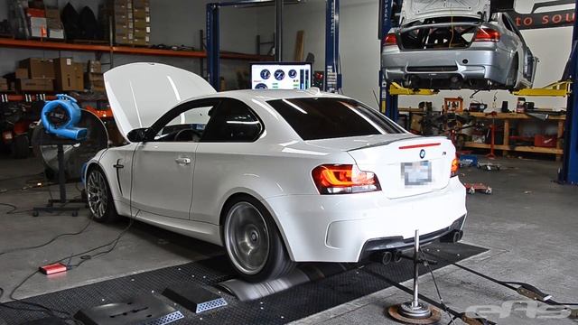 2011 BMW 1M Akrapovic Exhaust & Downpipes Dyno смотреть онлайн