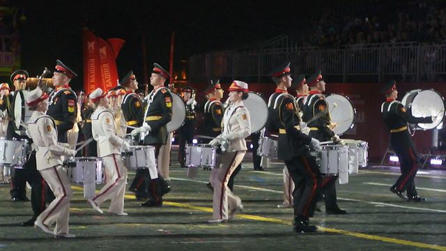 Суворовцы и Ансамбль барабанщиц Пансиона воспитанниц Минобороны РФ смотреть онлайн