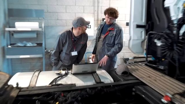 Ką žmonės dirba visą dieną? Tikru Lietuvos vyru užsimojęs tapti Stonkus ėmėsi sunkvežimių смотреть онлайн