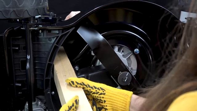 Как установить нож на газонокосилку HUTER смотреть онлайн