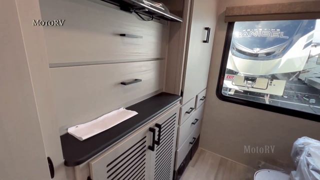 2024 Coachmen Entourage 330DS 4x4 Chevrolet Silverado 5500 Super C Motorhome смотреть онлайн