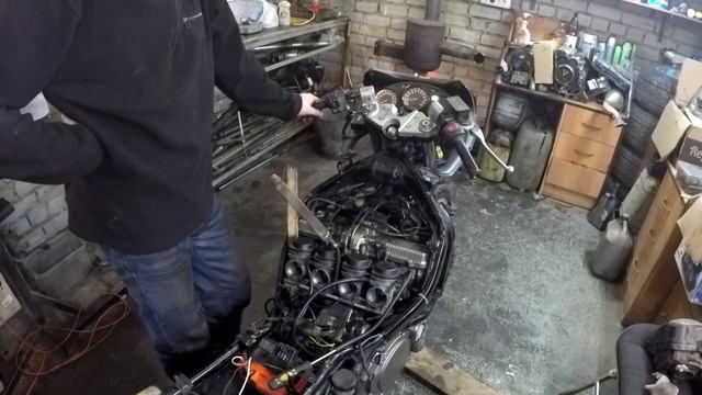 Заводим мотоцикл Suzuki Katana 750 после переборки двигателя. Выпуск №22 смотреть онлайн