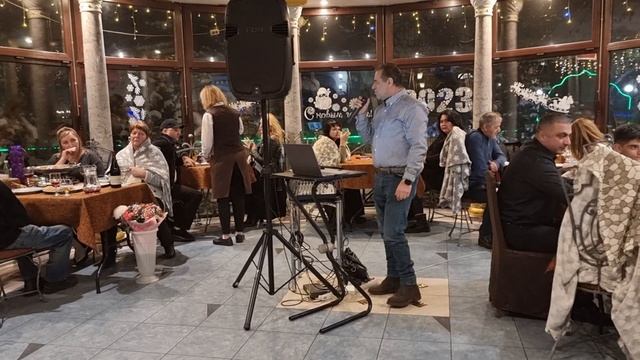 Турецкий певец Recep Coç исполняет песню «Русская девушка» в ресторане «Сказка Востока 1001 ночь» смотреть онлайн