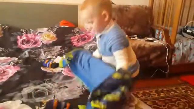 Лайфак.Как быстро надеть куртку смотреть онлайн