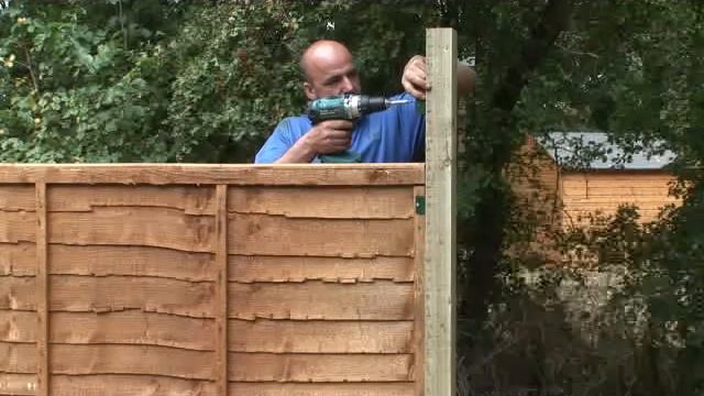 How to fix trellis onto a fence panel | Forest Garden & Howarth Timber смотреть онлайн
