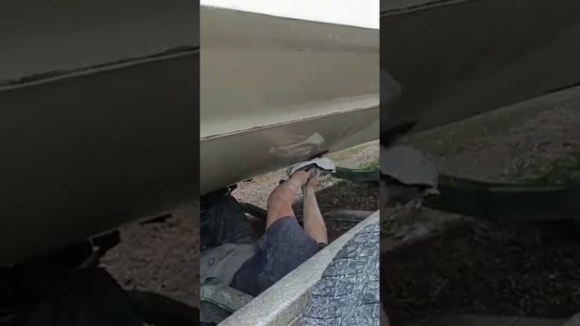 Убираем необрастайку и полируем днище Катера. смотреть онлайн