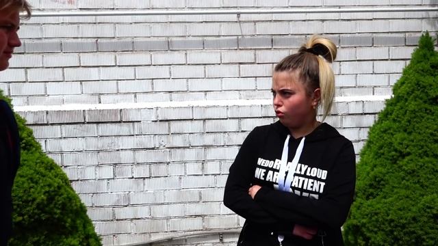 УРОК ЙОГИ! Согласятся ли парни променять футбол на девчачью йогу? смотреть онлайн