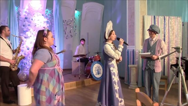Появление сказочных персонажей. День Рождения Российской Снегурочки смотреть онлайн