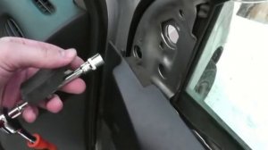 Замена бокового зеркала на Toyota Funcargo