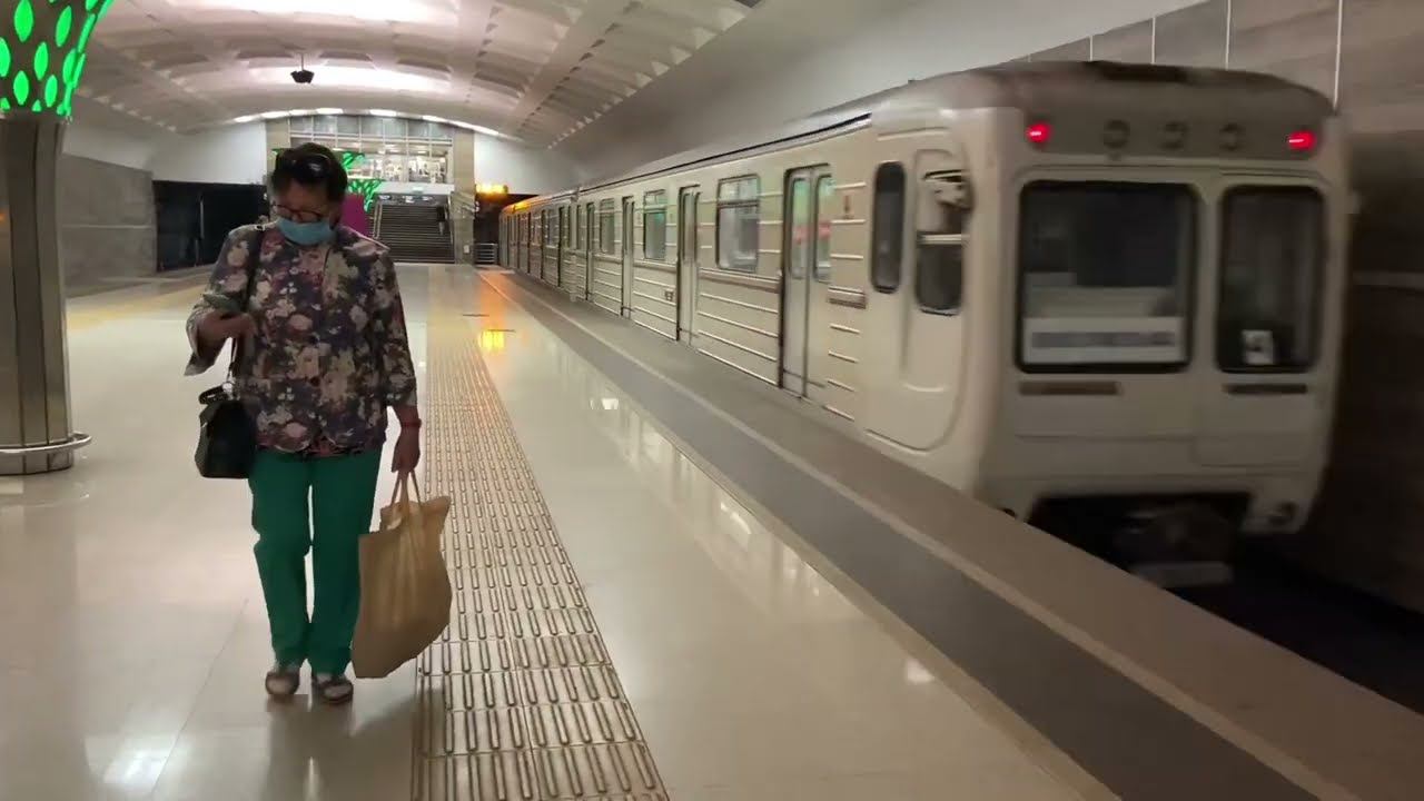 Поезд метро Казань