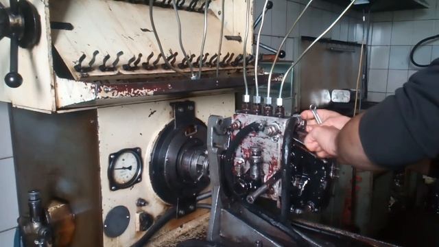 Топливный насос МТЗ-80 на стенде после ремонта смотреть онлайн