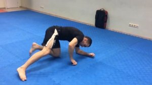 кувырок через плечо. детальное рассмотрение