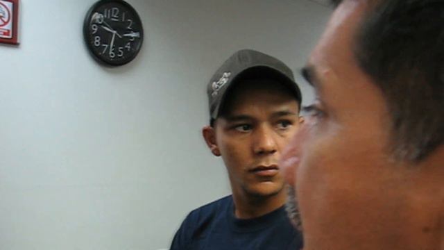 Protesta contra la burocracia en la Inspectoría Alberto Lovera de Barcelona смотреть онлайн