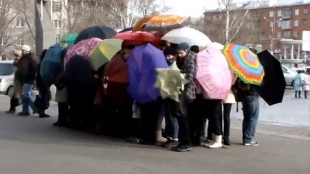 Флешмоб "Непромокаемые" (Красноярск, 13.03.11) смотреть онлайн