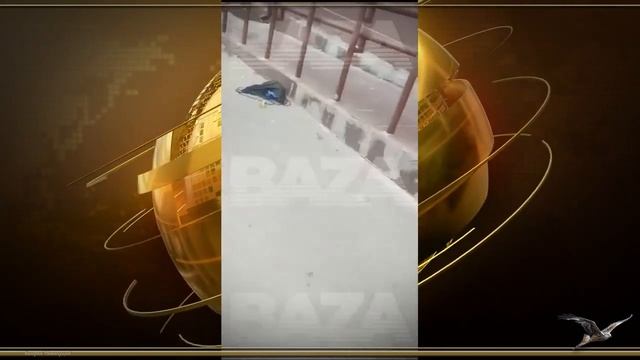 ? Дети мигрантов ежедневно толпой избивают детей по одиночке Мужчина заступился смотреть онлайн