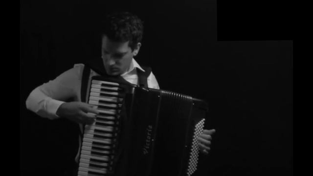 Akkordeonist-Akkordeon-Spieler-buchen смотреть онлайн