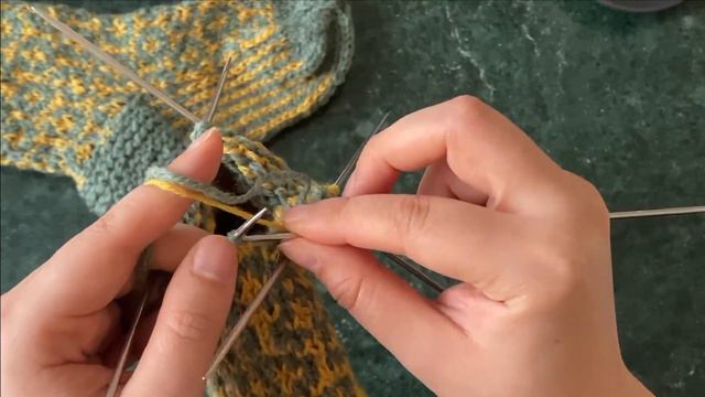 Легкий жаккард для начинащих #knittingtutorialforbeginners #knittingsocks #вязаныеноски смотреть онлайн