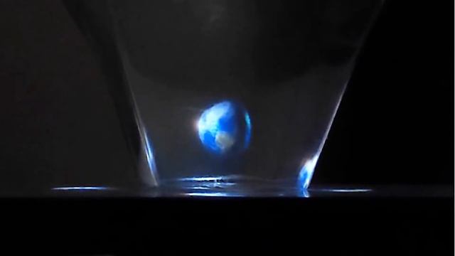 How to make a 3D Hologram Using a plastic bottle | Diffraction of light Science Experiment смотреть онлайн