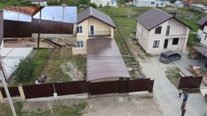 Забор из профлиста и навес из поликарбоната для авто