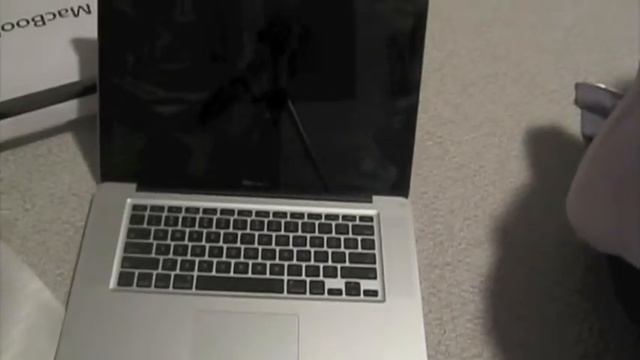 Early 2011 MacBook Pro Unboxing смотреть онлайн