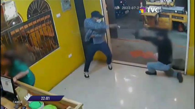 Policía baleó a delincuente y evitó robo en comercio de Guayaquil смотреть онлайн