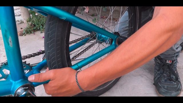 Como centrar la llanta de la bicicleta | Sin poner algo entre la llanta y el cuadro смотреть онлайн