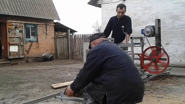 Самодельная ленточная пилорама х 440 мм колёса смотреть онлайн