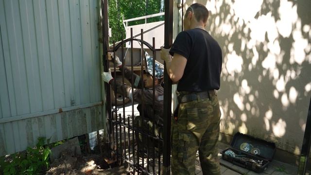 Установка забора из профтрубы смотреть онлайн