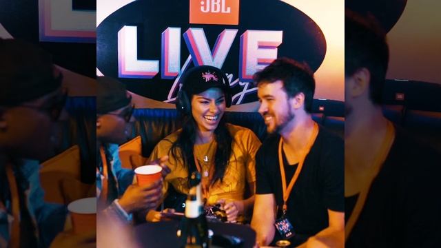 JBL LIVE Lounge смотреть онлайн