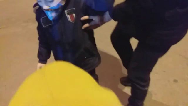 Близнецы хотят спать !!! засыпают на ходу !!! смотреть онлайн