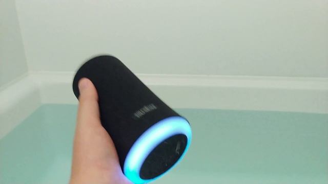 Ankerの完全防水スピーカー「Soundcore Flare」を水にドボン смотреть онлайн