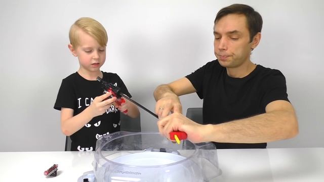 Играем в крутую игру Бейблейд Берст. Открываем новый волчок Beyblade Burst B-80 смотреть онлайн