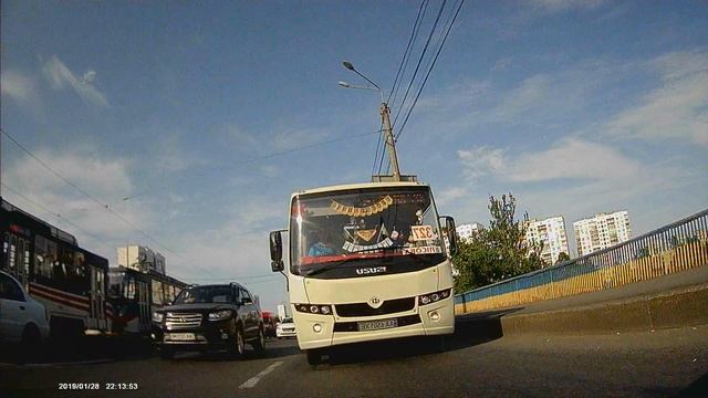 Как снимает Olesed T95 3 в 1 автомобильное зеркало с регистратором и задней камерой