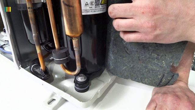 Сплит-система AUX серии J. Обзор наружного блока.mp4 смотреть онлайн