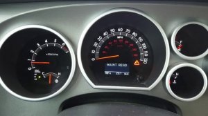 Toyota Sequoia. Как сбросить предупреждение MAINT REQD?