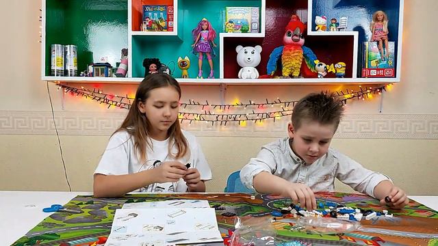 Маша и Миша собирают конструктор.Патрульная машина слубан/Sluban точный аналог LEGO. смотреть онлайн