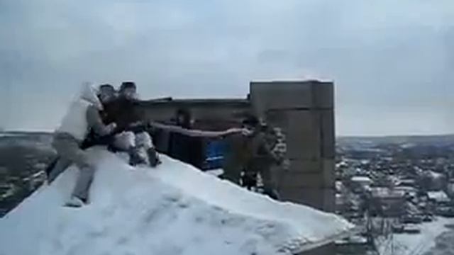 детишки с горки катаются ЖестЬ смотреть онлайн
